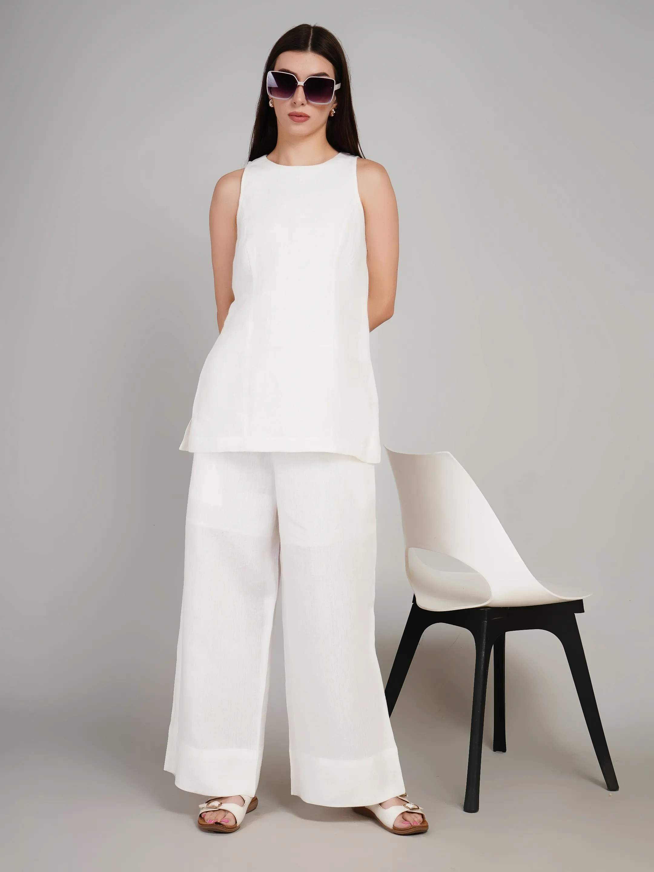 Women White Solid 2-Piece Co-Ord Set with Sleeveless Tunic & Wide-Leg Trousers