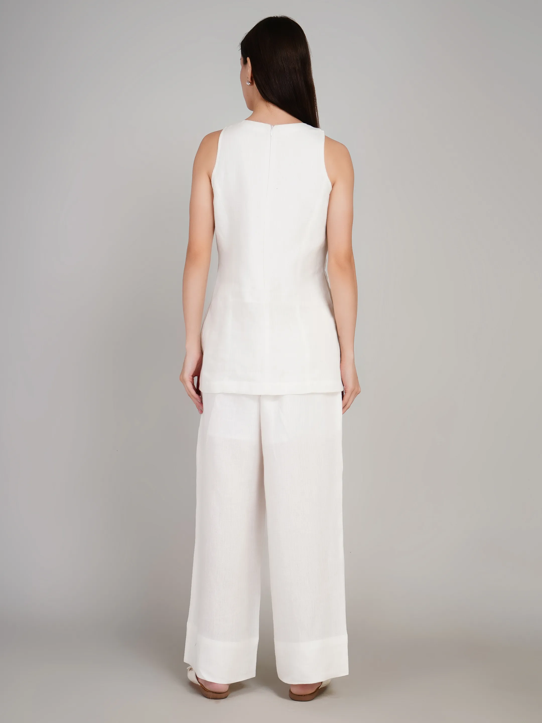 Women White Solid 2-Piece Co-Ord Set with Sleeveless Tunic & Wide-Leg Trousers