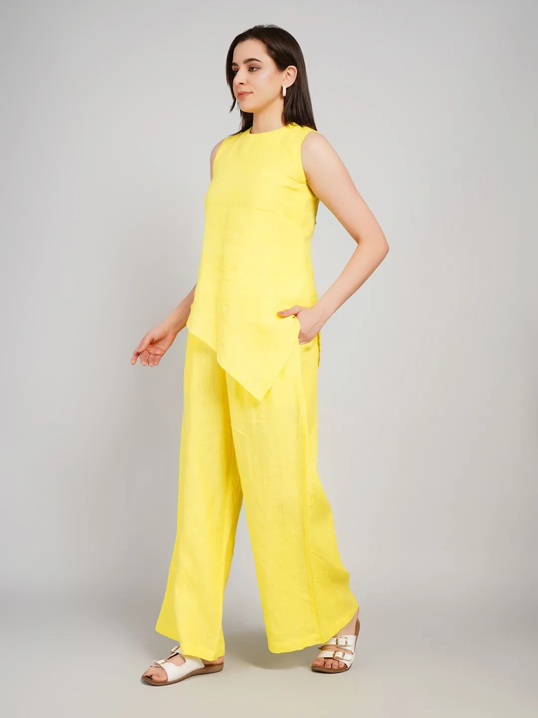 Women Lemon Yellow Solid 2-Piece Co-Ord Set with Piping Detail & Slit Pants