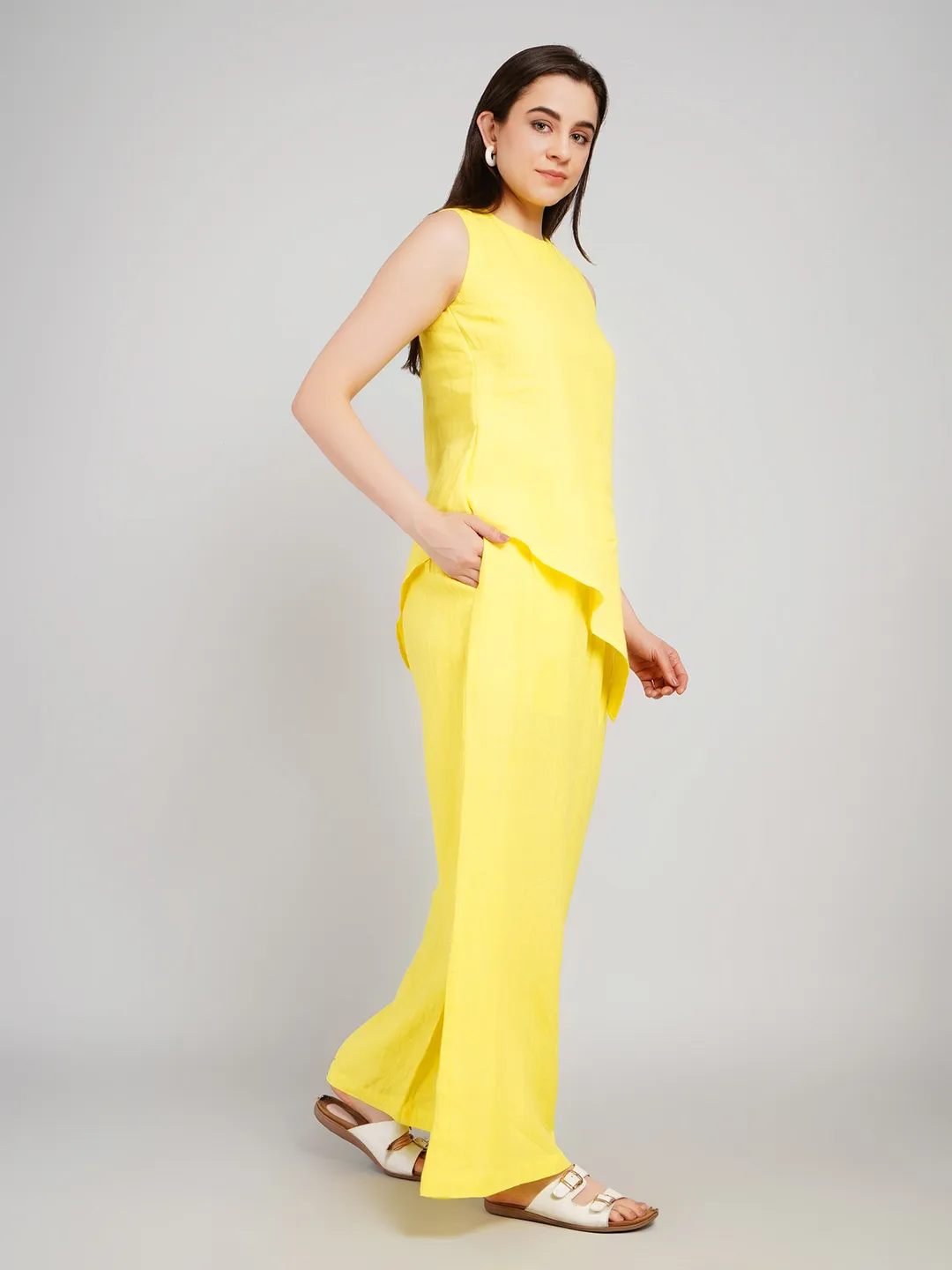 Women Lemon Yellow Solid 2-Piece Co-Ord Set with Piping Detail & Slit Pants